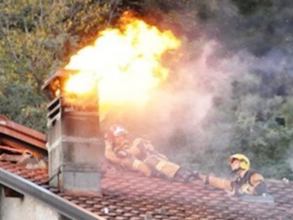 canna_fumaria_danneggiata canne_fumarie_danneggiate